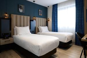 Postel nebo postele na pokoji v ubytování Spark by Hilton Luton