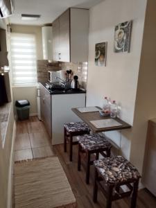 Kuchyňa alebo kuchynka v ubytovaní Magnolia apartman