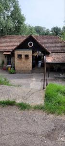 Budova, kde se ubytování na lodi nachází