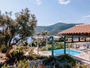 Πισίνα στο ή κοντά στο Villa Saphora Sea Front Villa