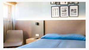 A bed or beds in a room at Hotel Brig
