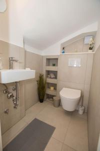 Bilik mandi di Jacuzzi House Mia +42 gambar