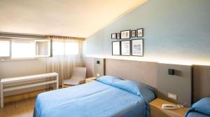 A bed or beds in a room at Hotel Brig