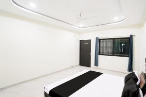 Ένα ή περισσότερα κρεβάτια σε δωμάτιο στο Hotel O Vijaya Guest House +22 φωτογραφίες