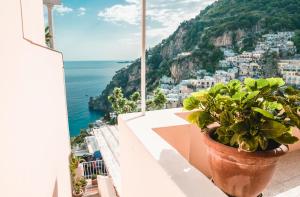 a potted plant sitting on a balcony overlooking the ocean at Villa Setteventi in Positano