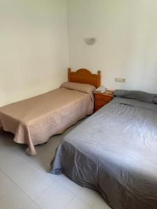 En eller flere senge i et værelse på Vera playa Apartamento