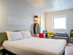 Ein Bett oder Betten in einem Zimmer der Unterkunft Ibis Budget Bilbao Barakaldo