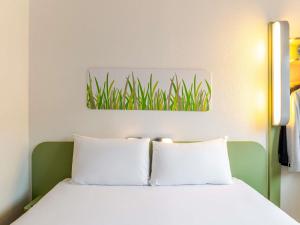 Ein Bett oder Betten in einem Zimmer der Unterkunft Ibis Budget Bilbao Barakaldo