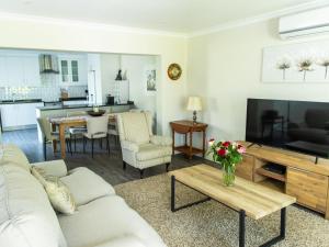 Et tv og/eller underholdning på Bella Casa Luxury 2-Bedroom Apartment