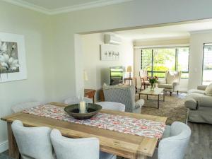 Et opholdsområde på Bella Casa Luxury 2-Bedroom Apartment