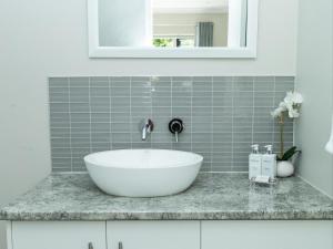 Et badeværelse på Bella Casa Luxury 2-Bedroom Apartment + 11 billeder