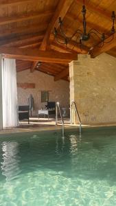 Bazén v ubytování Domaine Léa Chanflaur - Spa - La maison du bonheur nebo v jeho okolí