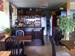 Salon ili bar u objektu Hotel La Longue Vue