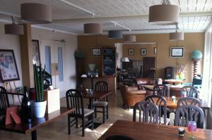 Restoran ili drugo mesto za obedovanje u objektu Hotel La Longue Vue