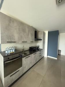 Kuchyňa alebo kuchynka v ubytovaní Condominio La Torre 2
