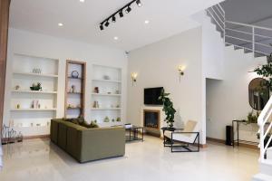 a living room with a couch and a tv at Altayhan Otel in Amasya