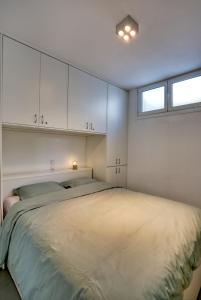 Postel nebo postele na pokoji v ubytování Helios Studios & Apartments