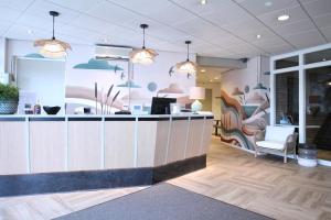 Ο χώρος του λόμπι ή της ρεσεψιόν στο Best Western Beach Hotel Bergen aan Zee