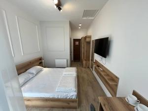 Postel nebo postele na pokoji v ubytování FOX Hostel