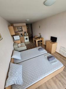 A bed or beds in a room at Julia Vigo Panorama apartments Még 37 kép