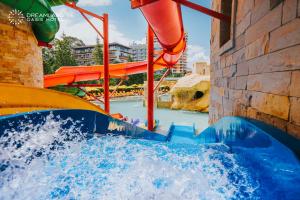 Bazén v ubytování DreamLand oasis Chakvi nebo v jeho okolí
