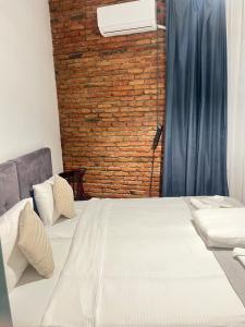 Ένα ή περισσότερα κρεβάτια σε δωμάτιο στο Ethno Sololaki