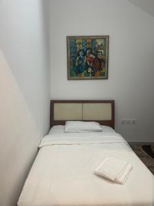 Katil atau katil-katil dalam bilik di سحر المحيط لتأجير بيوت العطلات ocean magic luxury 4BR villa with privet pool, direct sea view,sharm-Al Dana Villa, Al Dana island by ocean magic holiday homes