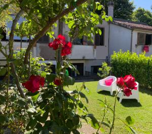 Κήπος έξω από το EDEN. La casa di Claudia