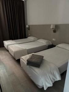 Postel nebo postele na pokoji v ubytování Hotel Bed and Breakfast Benidorm