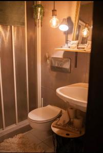 Koupelna v ubytování Gemütliche zentrumsnahe Wohnung, eigene Terrasse + 10 fotografií