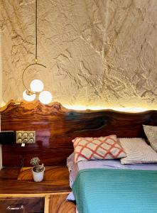 a bedroom with a bed and a wall at Shiv Sadan in Jaipur