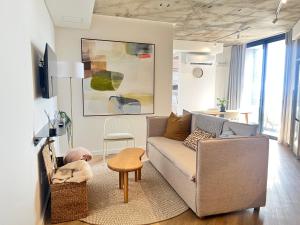 Ruang duduk di Sea Point Solace