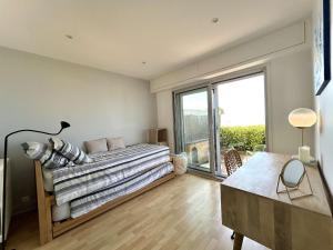 Posteľ alebo postele v izbe v ubytovaní La Baule Appartement 3 pièces avec terrasse, proche commerces et plage - FR-1-245-170