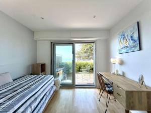 Posteľ alebo postele v izbe v ubytovaní La Baule Appartement 3 pièces avec terrasse, proche commerces et plage - FR-1-245-170