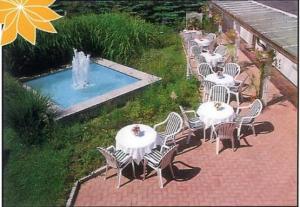 a row of tables and chairs next to a fountain at Hotel Morgensonne in Augustusburg