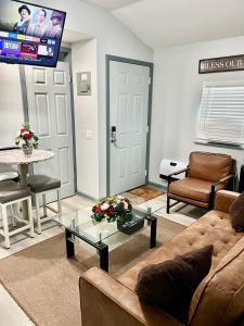 TV a/nebo společenská místnost v ubytování Charming two bedroom duplex apartment + 16 fotografií