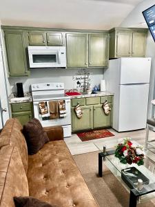 Kuchyň nebo kuchyňský kout v ubytování Charming two bedroom duplex apartment