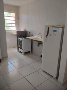 Η κουζίνα ή μικρή κουζίνα στο Apartamento no vale do gaviao