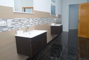 Un baño de The View Hotel CV