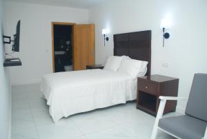 Una cama o camas en una habitación de The View Hotel CV
