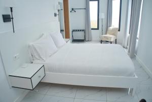 Una cama o camas en una habitación de The View Hotel CV