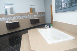 Un baño de The View Hotel CV