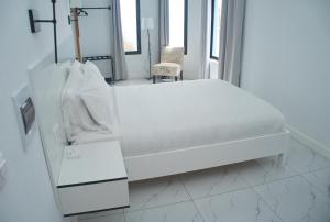 Una cama o camas en una habitación de The View Hotel CV