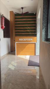 Hotel Darshan Palace - Near Dwarka Railway Station & Shree Dwarkadhish Temple大厅或接待区