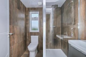 a bathroom with a toilet and a sink at Luxury, comfort and Elegant Home in Hillingdon