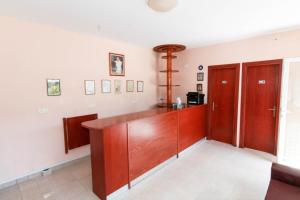 A kitchen or kitchenette at Smaro Studios
