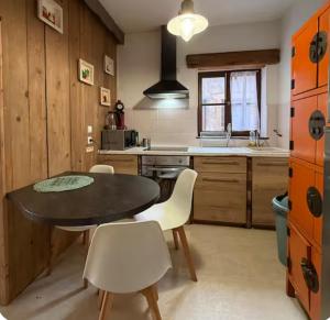 Køkken eller tekøkken på Gîte 90m2, grande terrasse, 3 chambres Mondelange