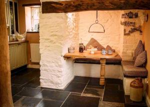 Gallery image of Charming Welsh Cottage in Johnston +28 photos