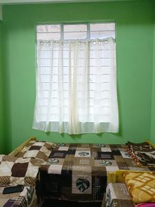 Postel nebo postele na pokoji v ubytování Meghalaya shillong dormitory