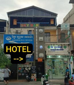 Gallery image of FULL MOON HOSTEL sky bar PARTY in Pub Street el rincón Español in Siem Reap